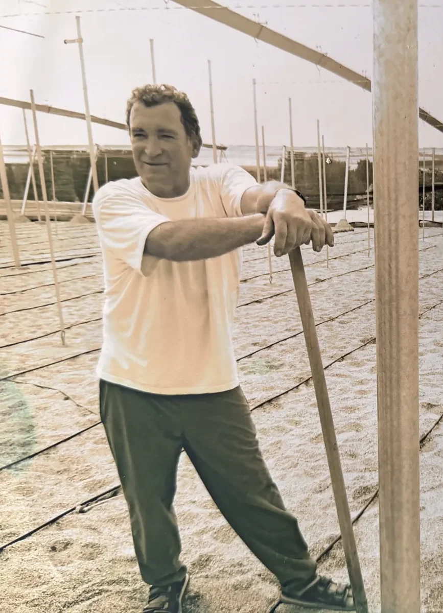 Nuestro padre, El Pintor, en su invernadero de Los Martínez
